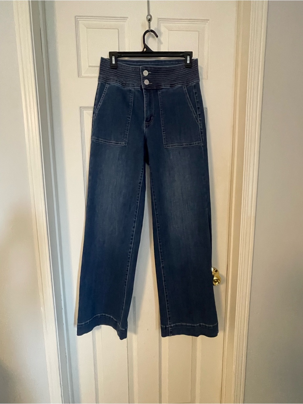 High-Waist Wide-Leg Women's Jeans in Medium Blue